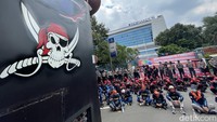 Tuntutan buruh ada dua, yaitu cabut Peraturan Menteri Ketenagakerjaan Nomor 2 Tahun 2022 tentang Tata Cara dan Persyaratan Pembayaran Manfaat Jaminan Hari Tua (JHT), dan copot Menteri Ketenagakerjaan (Menaker) Ida Fauziyah.  