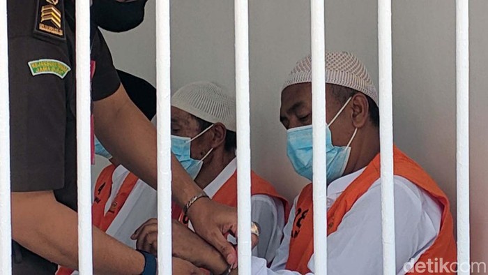 Sidang perdana kasus video propaganda trio Jenderal NII digelar di PN Garut, Kamis (17/2). Mereka didakwa melakukan makar.