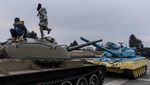 Ada Isu Mau Diserang Rusia, Anak-anak Ukraina Main di Atas Tank