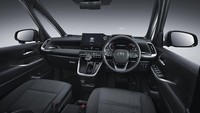 Sementara dari segi hiburan, tersedia fitur Refined 9” Head Unit yang terkoneksi dengan Marvelous 11.6” Roof Rear Seat Entertainment (RSE) sehingga baik penumpang di depan maupun di belakang dapat menikmati perjalanan bersama All New Voxy. Foto: Toyota Astra Motor