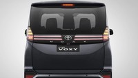 Sementara pada sisi belakang eksterior All New Voxy, New Stylish Rear Combination Lamp yang membentang dari kiri ke kanan semakin memperkuat karakter All New Voxy yang modern dan stylish. Foto: Toyota Astra Motor