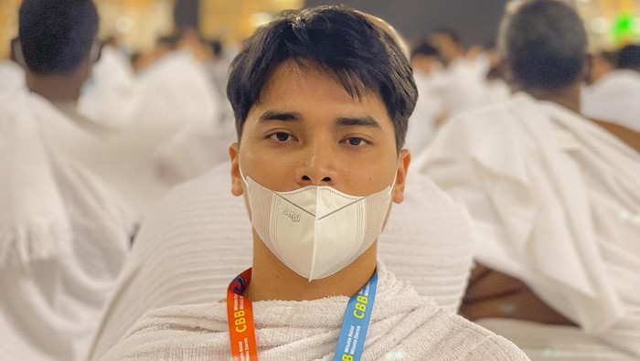Alvin Faiz dan istri umrah ke Tanah Suci