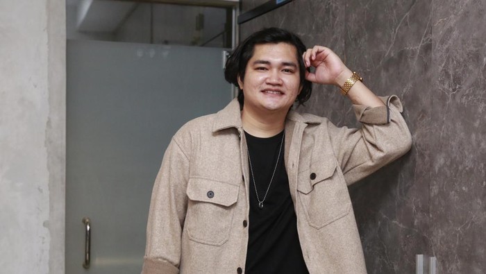 Lirik Lagu Sekecewa Itu oleh Angga Candra, serta Chord dan Maknanya