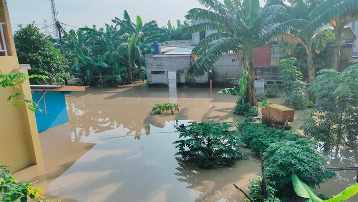 Banjir di Kampung Lebak, Teluk Pucung, Bekasi Utara, Kamis (17/2/2022) pagi
