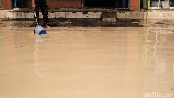 Banjir di Pondok Gede Permai, Bekasi (Fakhri Fadlurrohman/detikcom) Banjir di Pondok Gede Permai, Bekasi (Fakhri Fadlurrohman/detikcom)
