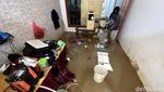 Banjir Mulai Surut, Warga Villa Nusa Indah Bekasi Bersih-bersih Rumah