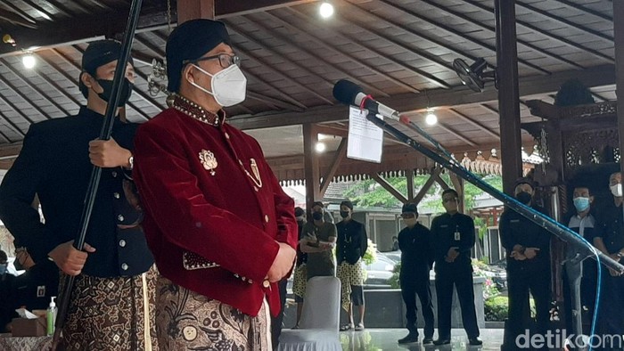 Bupati Banyumas Achmad Husein