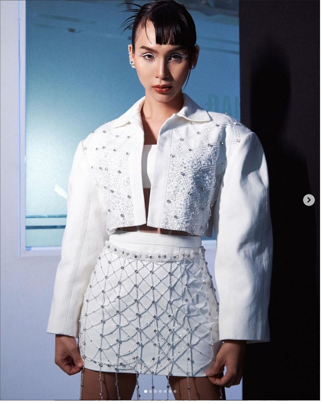 Dalam profil Instagramnya, Cadie Huyn Anh menyebut dirinya sebagai model, aktris dan influencer lifestyle. Kerap memamerkan foto diri dan pemotretan yang dilakukannya, Cadie memiliki lebih dari 13 ribu pengikut di Instagram. Foto: Dok. Instagram @ cadie_huynhanh