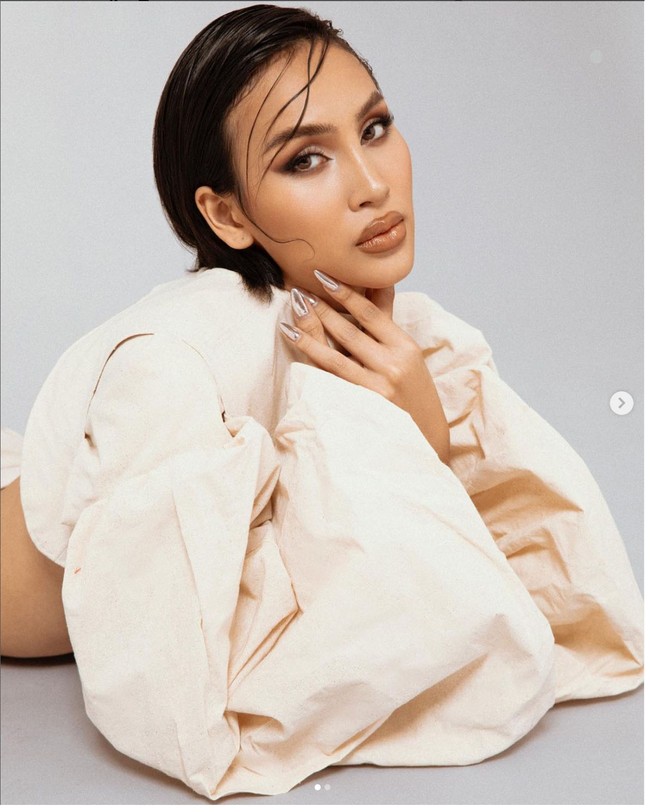 Dalam unggahannya, akun Miss Universe Vietnam menulis alasan Cadie Huyn Anh mengikuti kontes kecantikan tersebut. “Mengikuti Miss Universe Vietnam sudah menjadi mimpiku sejak aku remaja. Apalagi organisasi ini kini dikenal sudah lebih terbuka untuk menerima peserta transgender,” begitu alasan Cadie. Foto: Dok. Instagram @ cadie_huynhanh