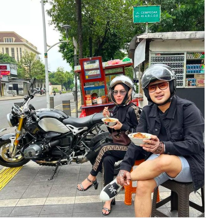 Crazy Rich Malang, Gilang dan istrinya, Shandy. (Dok Instagram)