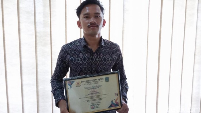 Dean Permana (24), peselancar muda asal Pangandaran yang harumkan Indonesia di dunia internasional