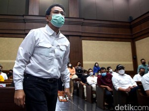 Hakim Cecar Azis Syamsuddin Ngaku Tak Pernah Iuran Bulanan Pungli Rutan KPK