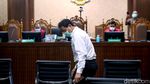 Ekspresi Azis Syamsuddin Usai Divonis 3,5 Tahun Penjara