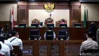 Dalam pertimbangannya, hakim mengatakan Azis Syamsuddin dan Aliza Gunado diduga terlibat dalam kasus korupsi DAK Lampung Tengah. Karena itu, Azis meminta seorang anggota kepolisian bernama Agus Supriadi untuk dikenalkan ke penyidik KPK.