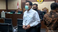 Karena itu, Azis Syamsuddin bersalah melanggar Pasal 5 ayat 1 huruf a UU RI Nomor 31 Tahun 1999 tentang Pemberantasan Tindak Pidana Korupsi sebagaimana telah diubah dengan Undang-Undang Republik Indonesia Nomor 20 Tahun 2001 tentang Perubahan atas Undang-Undang Republik Indonesia Nomor 31 Tahun 1999 tentang Pemberantasan Tindak Pidana Korupsi juncto Pasal 64 ayat (1) KUHP.