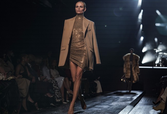 Fashion show koleksi Michael Kors Fall/Winter 2022 menampilkan busana yang menggambarkan tentang ketangguhan, kepercayaan diri, kekuatan dan juga kebenaran. foto: Dok. AP Photo/Bebeto Matthews.