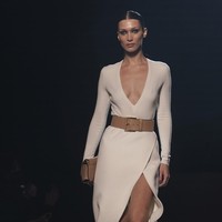 Fashion show koleksi Michael Kors Fall/Winter 2022 menampilkan busana yang menggambarkan tentang ketangguhan, kepercayaan diri, kekuatan dan juga kebenaran. foto: Dok. AP Photo/Bebeto Matthews.