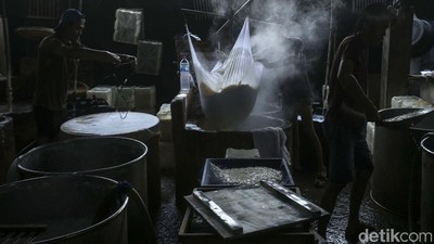 Harga Kedelai Naik, Perajin Tahu Tempe Menjerit