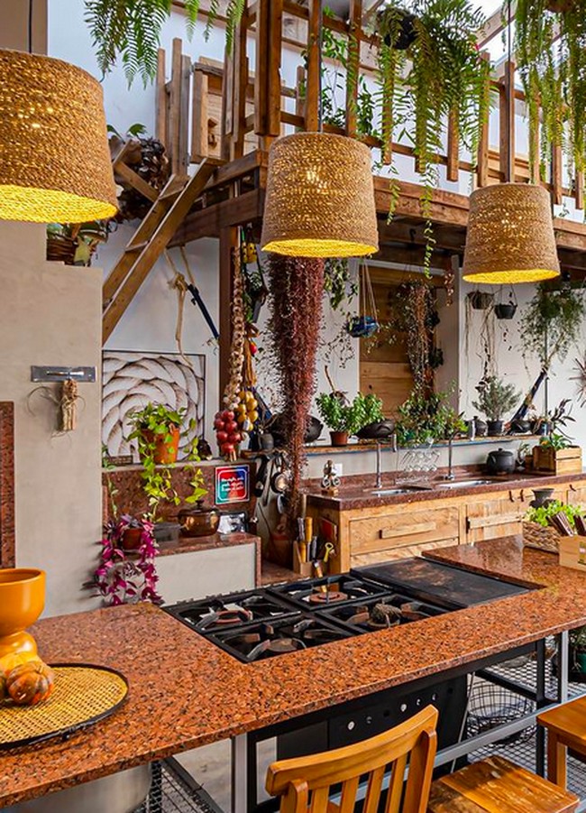 Interior etnik tampak menghiasi hampir semua sudut ruangan. (Foto: Instagram/Terra e Tuma Arq)