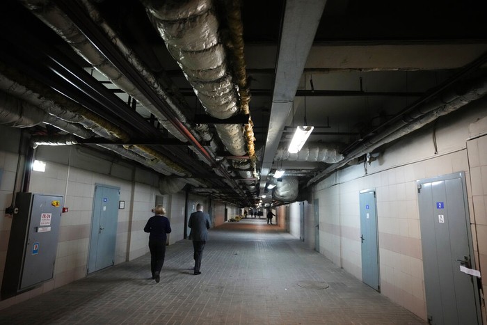 Pemerintah Ukraina menyiapkan bunker bawah tanah untuk mengantisipasi bila Rusia benar-benar menginvasi negaranya. Berikut foto-fotonya.