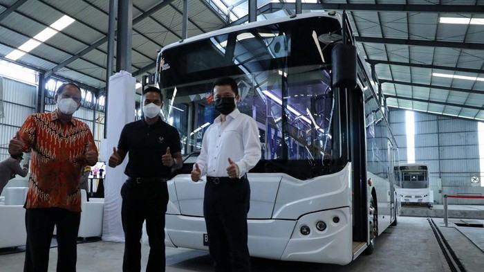 Intip Salah Satu Prototipe Bus Listrik Besutan Grup Bakrie PT Bakrie & Brothers Tbk (BNBR) terus pengembangan kendaraan listrik. Mereka bekerja sama dengan perusahaan karoseri, Tri Sakti dalam perakitan bus listrik.
