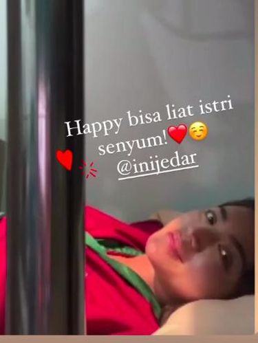 Jessica Iskandar dalam perawatan di rumah sakit.