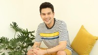 Jonathan Frizzy, aktor tampan yang kerap membintangi sinetron. Ia juga telah menikah dan memiliki 3 anak lucu. Sayangnya, ia dikabarkan telah resmi bercerai dengan sang istri. Foto: Instagram @ijonkfrizzy