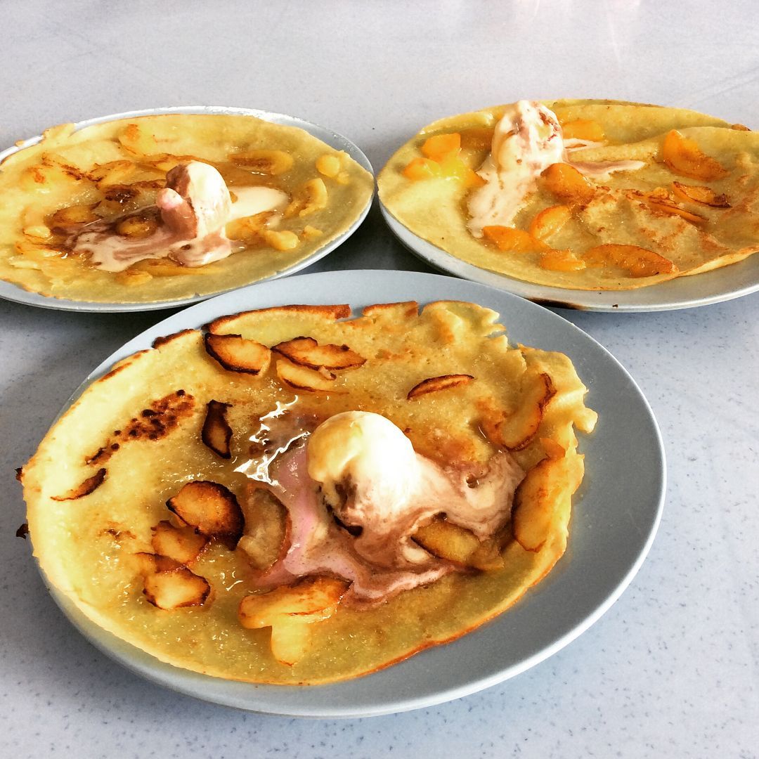 Semangat Jualan Crepes, Kisah Kakek-Nenek Tunarungu Ini Viral