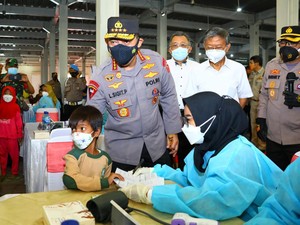 Hadapi Lonjakan COVID-19, Kapolri Minta Akselerasi Vaksinasi-Prokes Diperkuat
