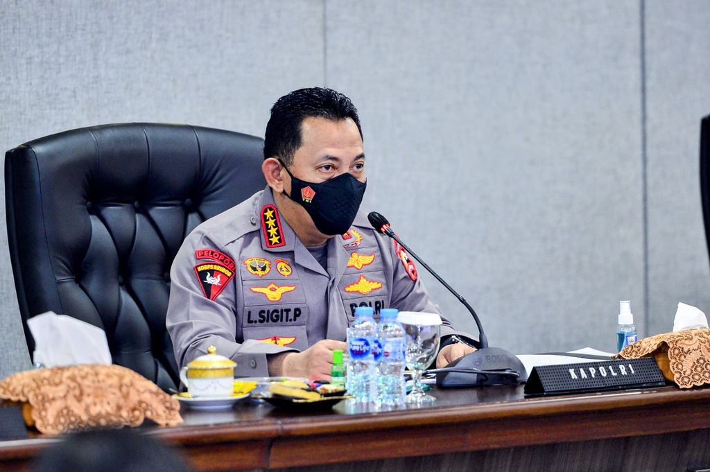 Kapolri Jenderal Listyo Sigit Prabowo memberi pengarahan ke jajaran