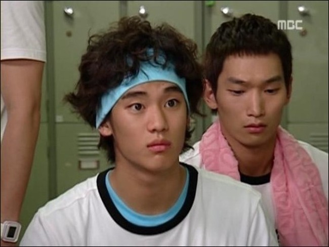 Kim Soo Hyun mengawali debut akting pada 2007 lewat sitkom Kimchi Cheese Smile. Dengan nama aslinya, dia tampil singkat sebagai atlet renang kampus. Foto: dok MBC