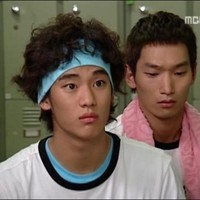 Kim Soo Hyun mengawali debut akting pada 2007 lewat sitkom Kimchi Cheese Smile. Dengan nama aslinya, dia tampil singkat sebagai atlet renang kampus. Foto: dok MBC