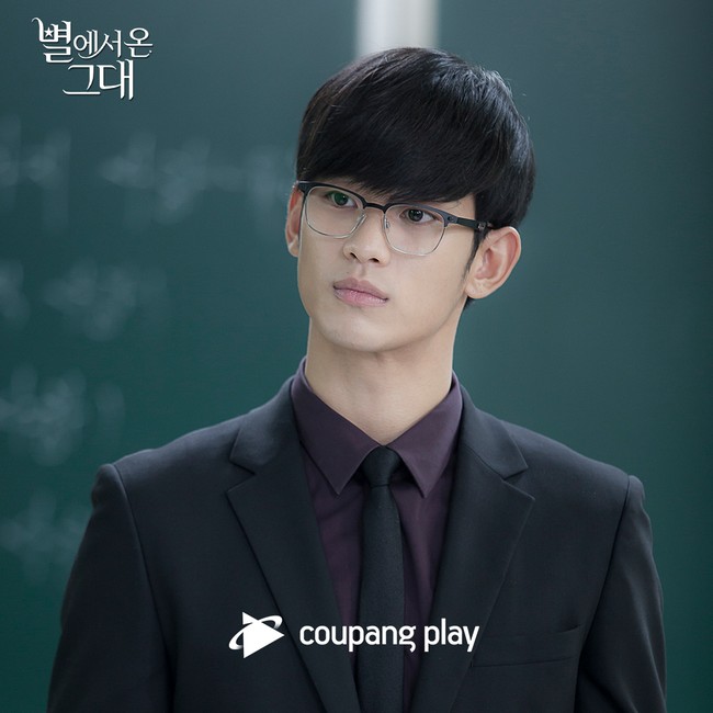 Selain dikenal sebagai aktor Korea dengan bayaran termahal, Kim Soo Hyun juga termasuk aktor Korea paling ganteng pilihan penggemar. Pemilik wajah baby face ini belum lama berulang tahun ke-34. Foto: dok Coupang Play