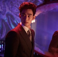 Sang aktor mulai menunjukkan sisi dewasa dengan perannya sebagai gangster. Film Real yang tayang pada 2017 menampilkan adegan panas Kim Soo Hyun dengan mendiang Sulli. Foto: dok CJ Entertainment