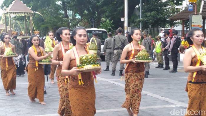 Kirab Boyong Kedhaton memperingati HUT ke-277 Kota Solo, Kamis (17/2/2022).