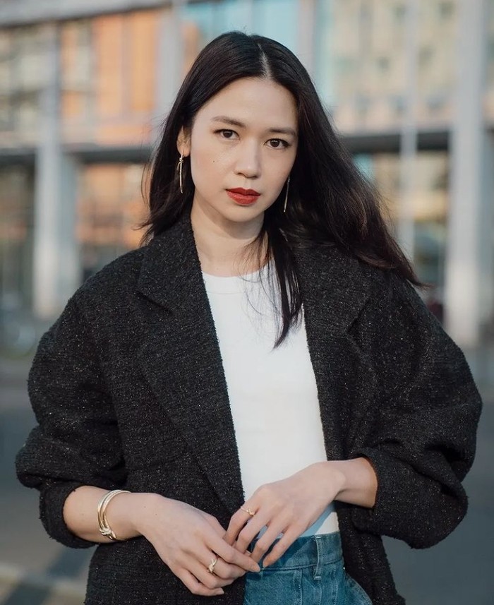 Laura Basuki Pesona Cantik Laura Basuki Saat Kulineran di Eropa