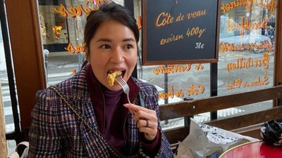 Pesona Cantik Laura Basuki Saat Kulineran di Eropa