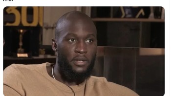 Meme Romelu Lukaku sedih Inter dikalahkan Liverpool. Lukaku beberapa waktu lalu terang-terangan masih merindukan main di Inter. Foto: Twitter