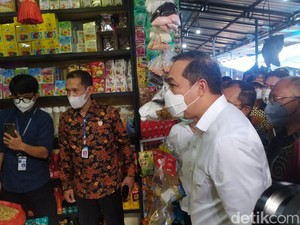 Langka Minyak Goreng di Makassar, Butuh Antre Panjang Mendapatkannya