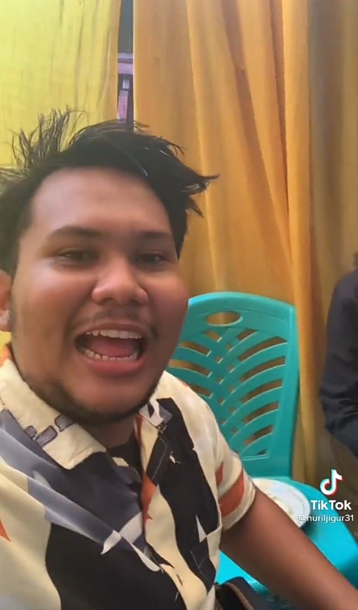 Konyol! Gerombolan Pemuda Ini Numpang Makan di Kondangan Orang Tak Dikenal