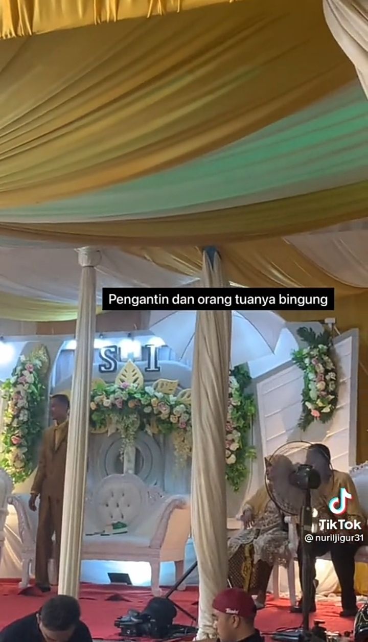 Konyol! Gerombolan Pemuda Ini Numpang Makan di Kondangan Orang Tak Dikenal