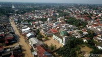 Kasi Rehabilitasi dan Rekonstruksi Badan Penanggulangan Bencana Daerah (BPBD) Kota Bekasi Idham Kholid saat Kamis pagi mengatakan banjir di sejumlah wilayah Bekasi juga disebabkan rembesan bronjong Pondok Gede Permai (PGP).