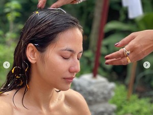 Pevita Pearce Jalani Ritual Melukat Untuk Hal Ini, Tegaskan Tak Pindah Agama