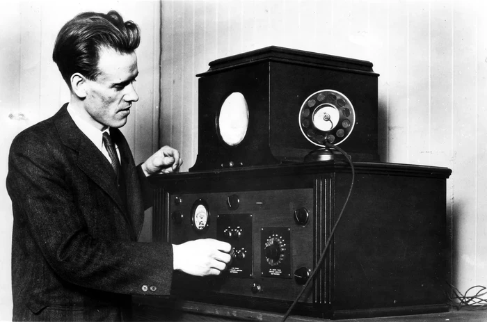 Philo Farnsworth menjadi penemu televisi elektronik asal Amerika di usianya yang ke-14.