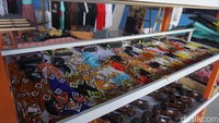 Untuk harga, traveler jangan khawatir karena sangat terjangkau. Untuk cemilan dan snack-snack dibanderol harganya dibanderol di bawah Rp 20.000 saja. Untuk kopi mulai Rp 40 ribuan dan sirup Rp 20 ribuan. (Wahyu Setyo Widodo/detikTravel)