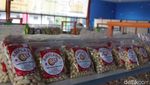 Potret Satu-satunya Toko Oleh-oleh di Singkawang