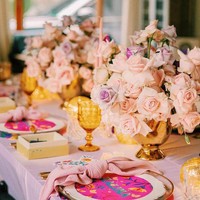 Walau hanya dirayakan di rumah, namun dekorasi ultah ke-3 Zalina itu terlihat cukup mewah. Meja makannya pun telah didekor sedemikian rupa. Dengan didominasi warna merah muda dan emas, meja makan tersebut jadi terlihat elegan. Foto: Instagram/@raisa6690