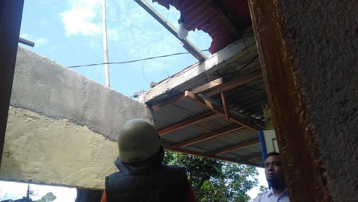 Rumah ambruk di Bogor (Dok BPBD Kota Bogor)