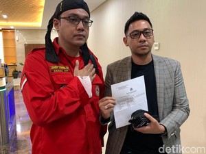 Sandy Tumiwa Nasihati Khalid Basalamah Lewat Lagu Padang Bulan