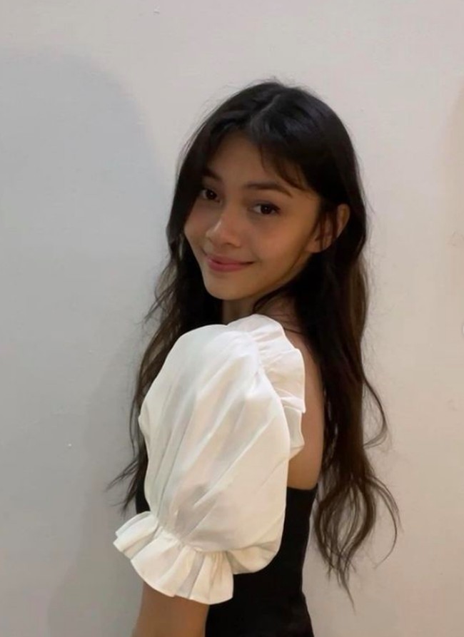 Setelah lulus SMA, Sasi melanjutkan pendidukannya di Universitas Pelihat Harapan. Dia mengambil jurusan kedokteran. Foto: dok. Instagram/@sasiasmara